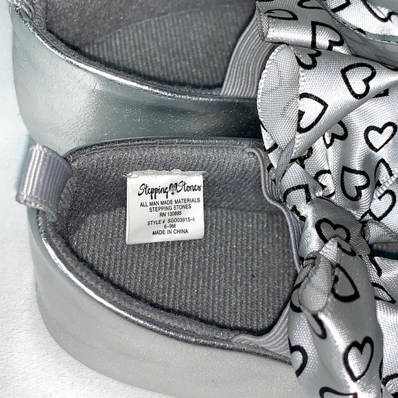 Silver Baby Crib Shoes Stepping Stones 6-9 months - Picture 4 of 5